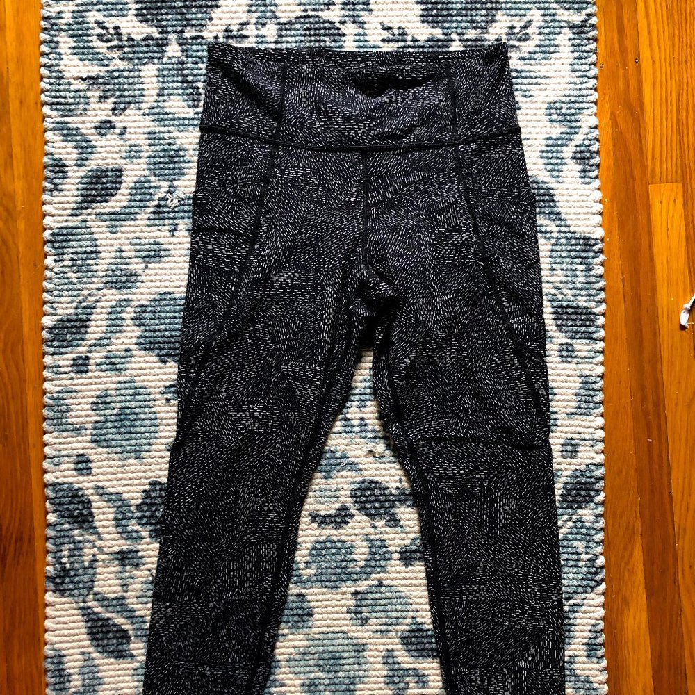 Athleta Salutation Stash Pocket Tight